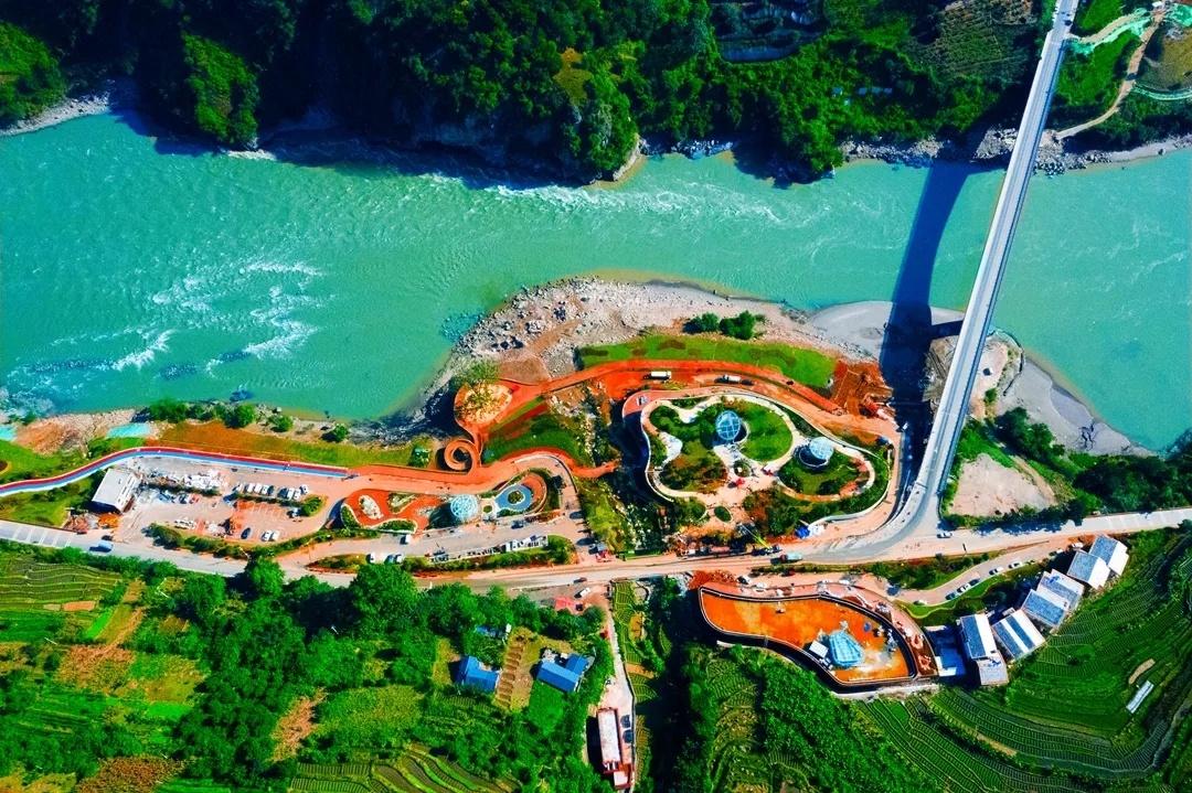 这是什么神仙地方？云南首个“服务区＋景区＋半山酒店”公路服务区落地怒江