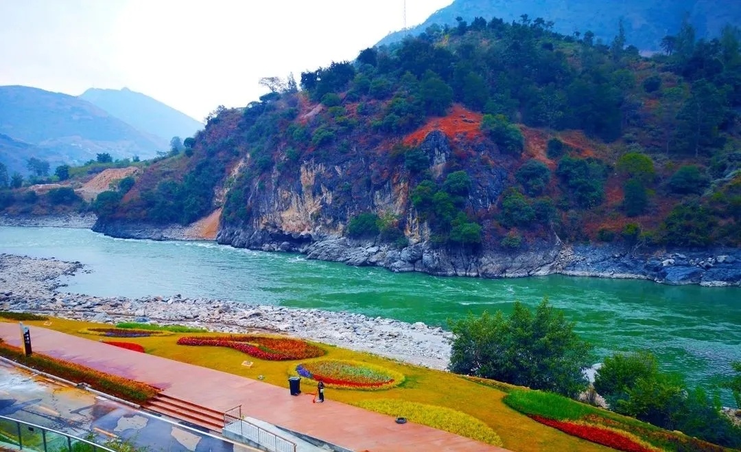 这是什么神仙地方？云南首个“服务区＋景区＋半山酒店”公路服务区落地怒江